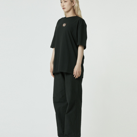 『CORUNU』  スクエアスターショートスリーブ Tシャツ (Black)