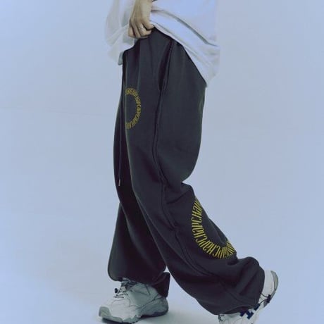 『CHAP CHAP』 　サークルチャップロゴスウェットパンツ (Khaki)
