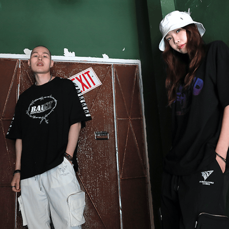 『BAUST』  ラベルモチーフスカルショートスリーブ Tシャツ (Black)