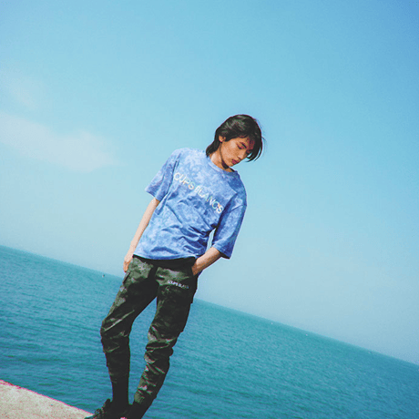 『LOUPS BLANCS』 ホログラムロゴ Tシャツ (Tiedie)