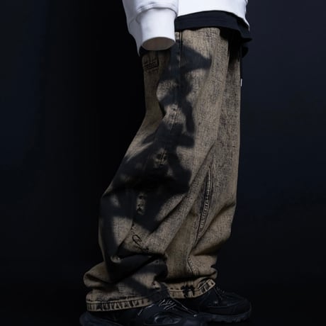 『BLACKBLOND』 　サイドスプレーカスタムデニムパンツ (Vintage Yellow)