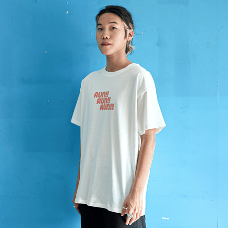『FREAKISH BUILDING』 マラソンショートスリーブ Tシャツ (White)
