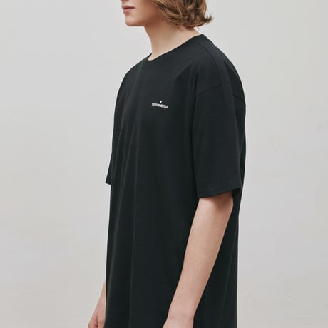 『Verynineflux』 ビハインド Tシャツ (Black)