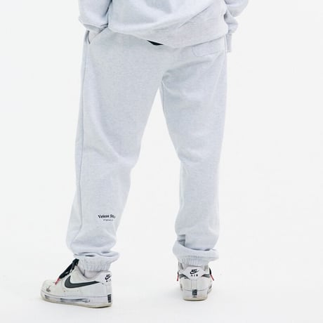 『VETEZE』 　メッセージジョガーパンツ (Light Grey)