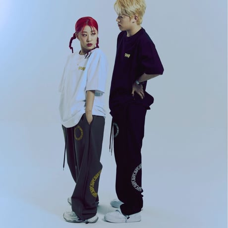 『CHAP CHAP』 　サークルチャップロゴスウェットパンツ (Khaki)