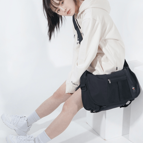 『VETEZE』 　ニュートロクロスバッグ (Black)