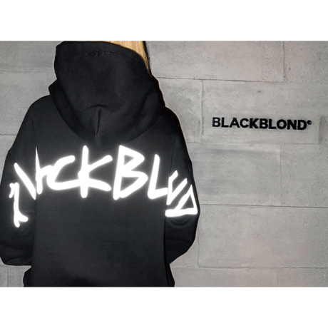 『BLACKBLOND』 　マジェスティックレフレクションロゴパーカー (Black)
