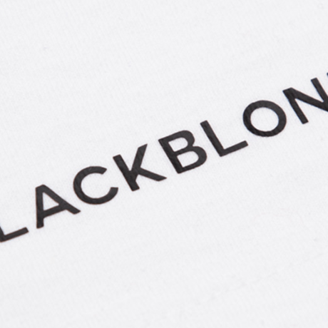 『BLACKBLOND』 グラフィティーロゴショートスリーブ Tシャツ (White)