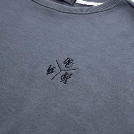 『CORUNU』  3シグネチャーロゴスウェット (Charcoal)