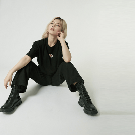 『CORUNU』  スクエアスターショートスリーブ Tシャツ (Black)