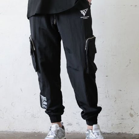 『BAUST』 ジッパーダブルポケットジョガーパンツ (Black)