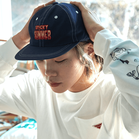 『FREAKISH BUILDING』 スティキィサマーフラットキャップ (Navy)