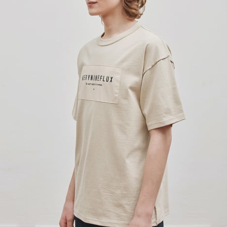 『Verynineflux』 パッチリバース Tシャツ (Beige)
