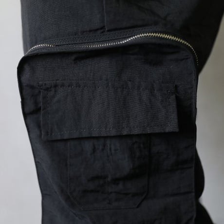 『BAUST』 ジッパーダブルポケットジョガーパンツ (Black)