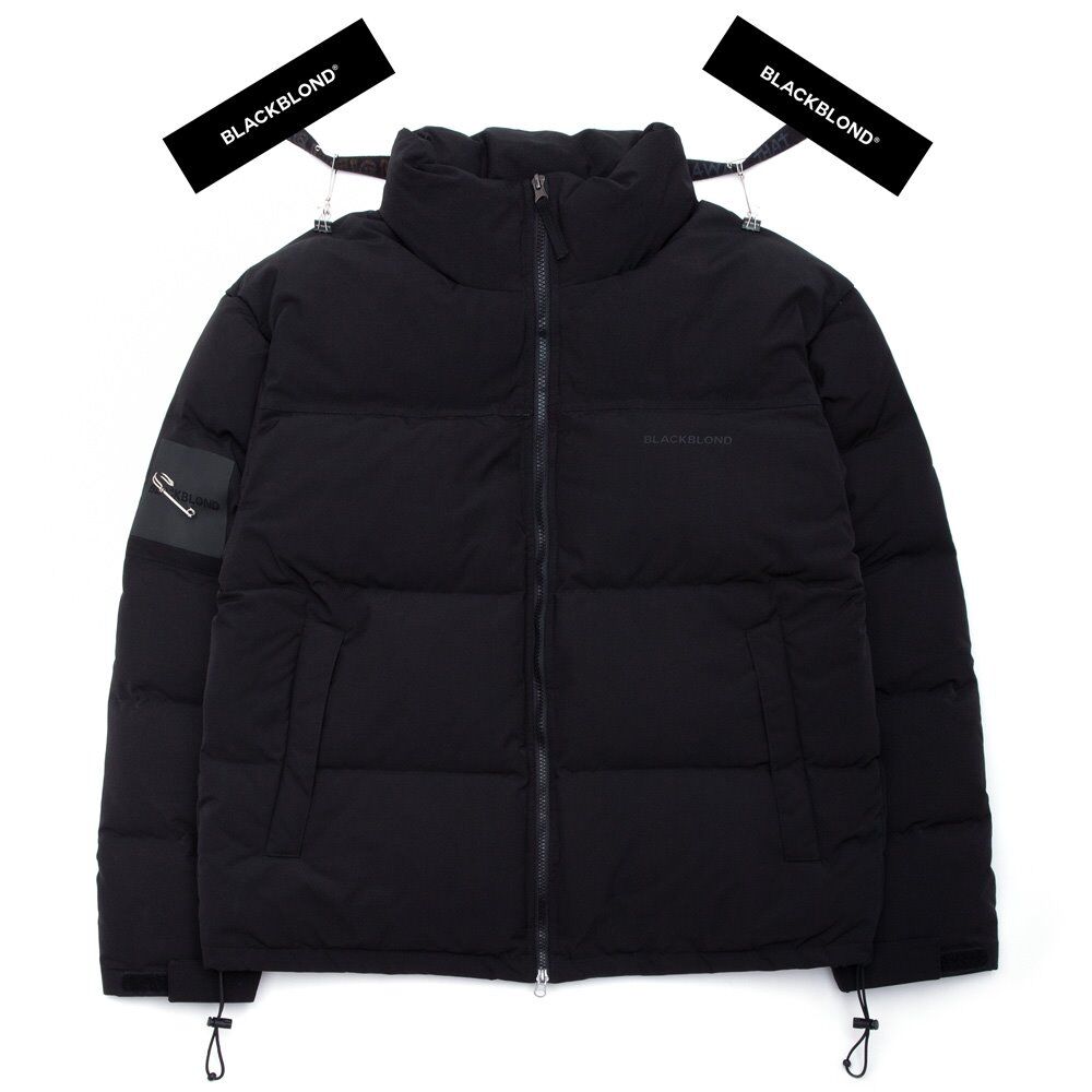 BLACKBLOND』 ロゴパッチショートダックダウンジャケット (Black) | 6L 