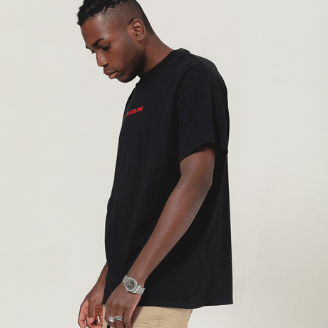 『BLACKBLOND』  オリジナルセンターロゴショーツスリーブ Tシャツ (Black)