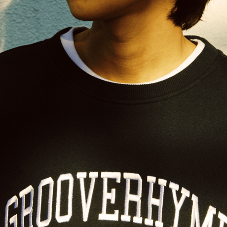 『grooverhyme』 ユニバーシティースウェットシャツ (Black)