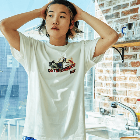 『FREAKISH BUILDING』 ランドリーデュードショートスリーブ Tシャツ (White)