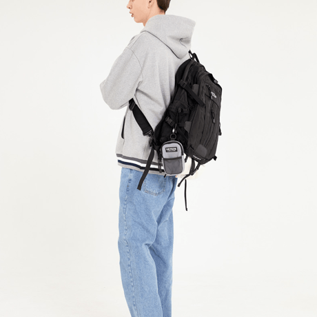 『VETEZE』 　マルチクロスリュック (Black)