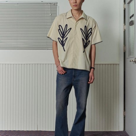 『MURRA AER 』  magnolia needlework half shirts (Ivory)