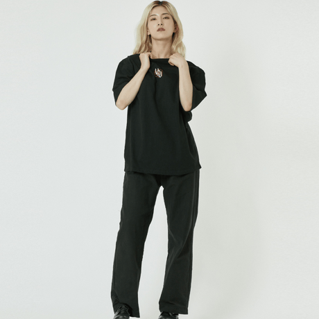 『CORUNU』  スクエアスターショートスリーブ Tシャツ (Black)