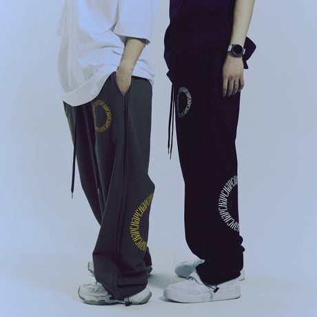 『CHAP CHAP』 　サークルチャップロゴスウェットパンツ (Khaki)