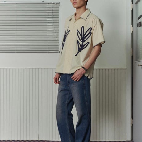 『MURRA AER 』  magnolia needlework half shirts (Ivory)