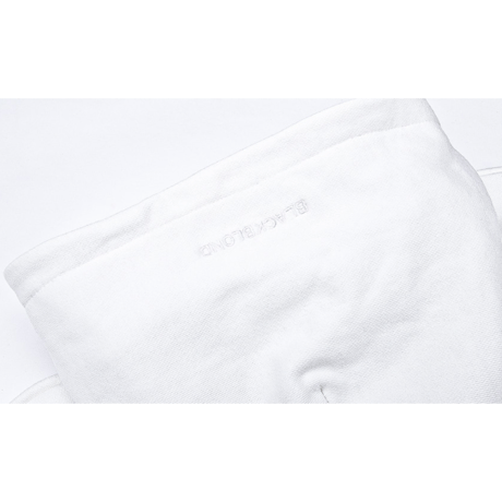『BLACKBLOND』 　グラフィティーロゴパーカー (White)