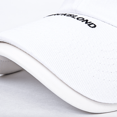 『BLACKBLOND』  クラシックロゴダブルバイザーキャップ (White)