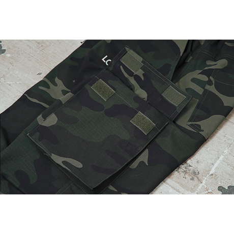 『LOUPS BLANCS』  ホログラムロゴカーゴパンツ  (Camo)