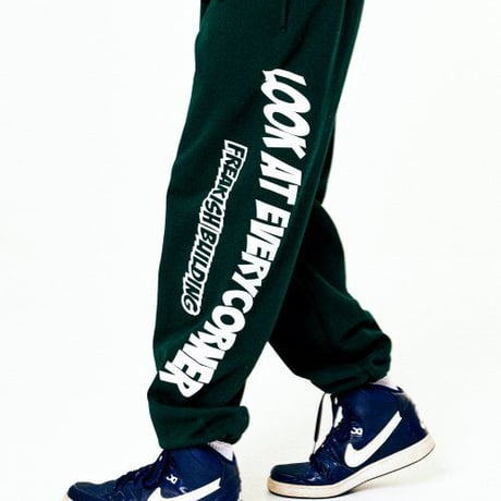 『FREAKISH BUILDING』 LAEC SWEATPANTS (Green)