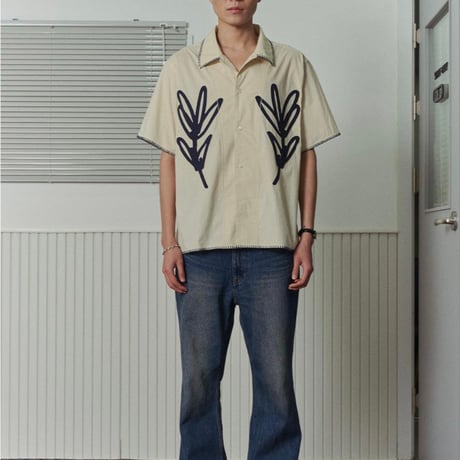 『MURRA AER 』  magnolia needlework half shirts (Ivory)