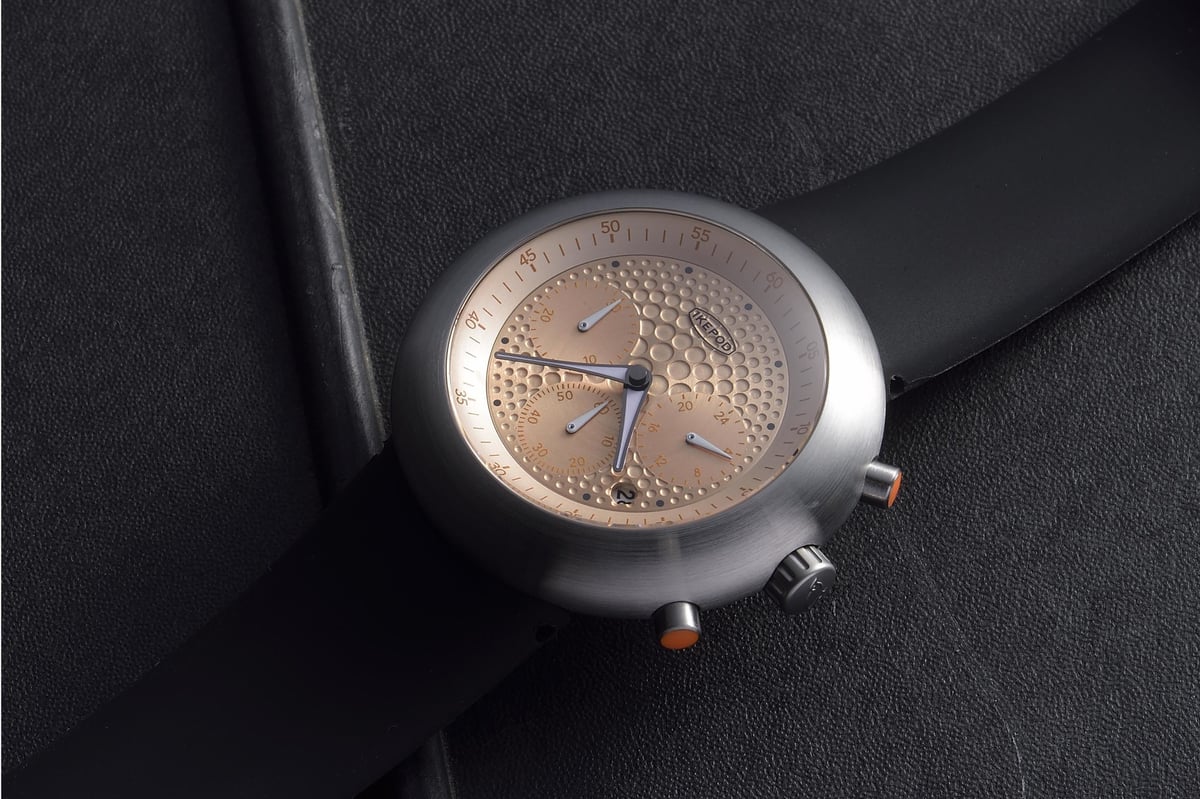 【未使用品】マークニューソン IKEPOD DUOPOD ゴールドドット Ikepod Duopod 004 – Dots – The Watch Pages
