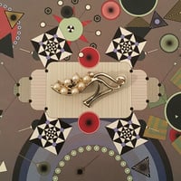 50's vintage high heel pearl brooch