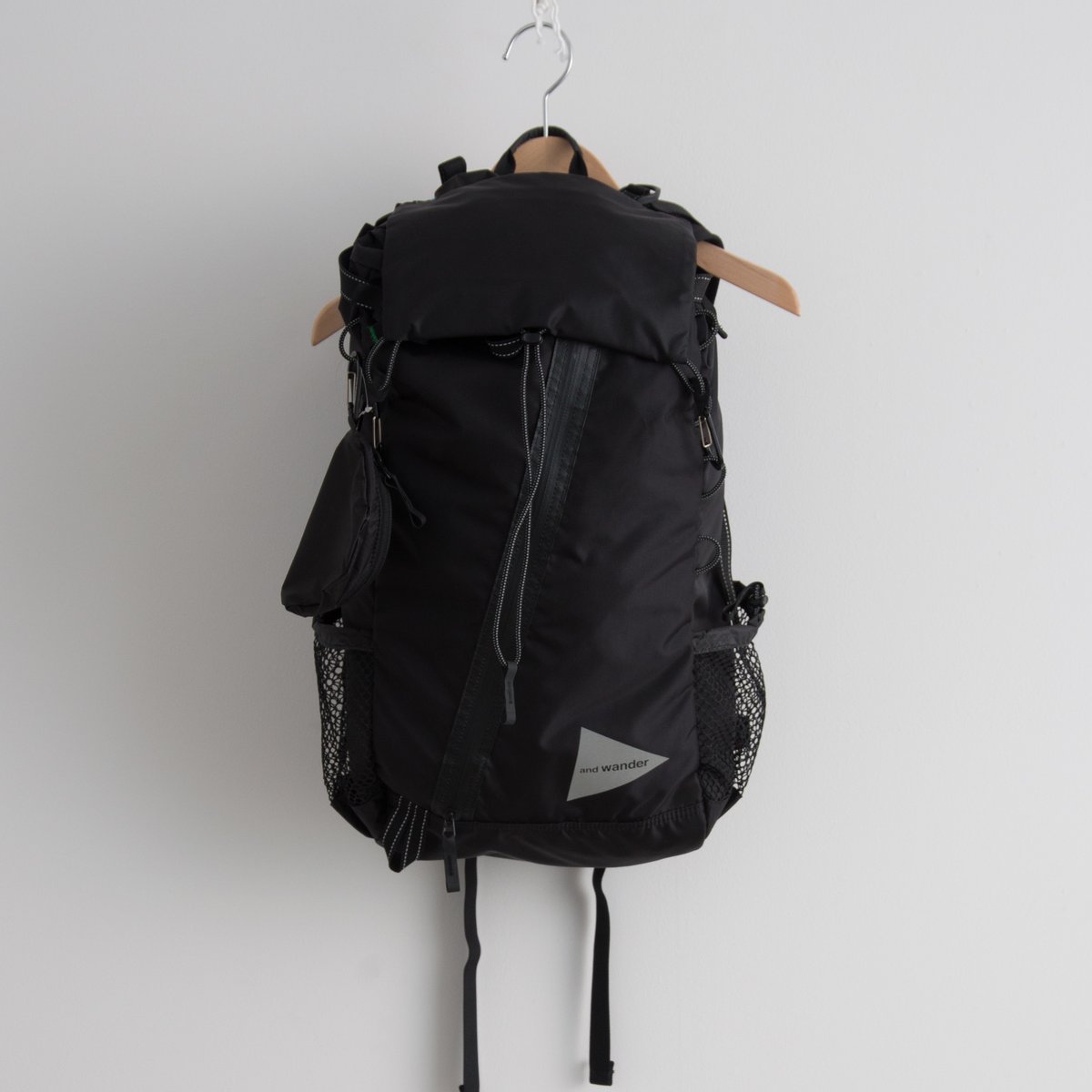 and wander / 30L Backpack | THREE