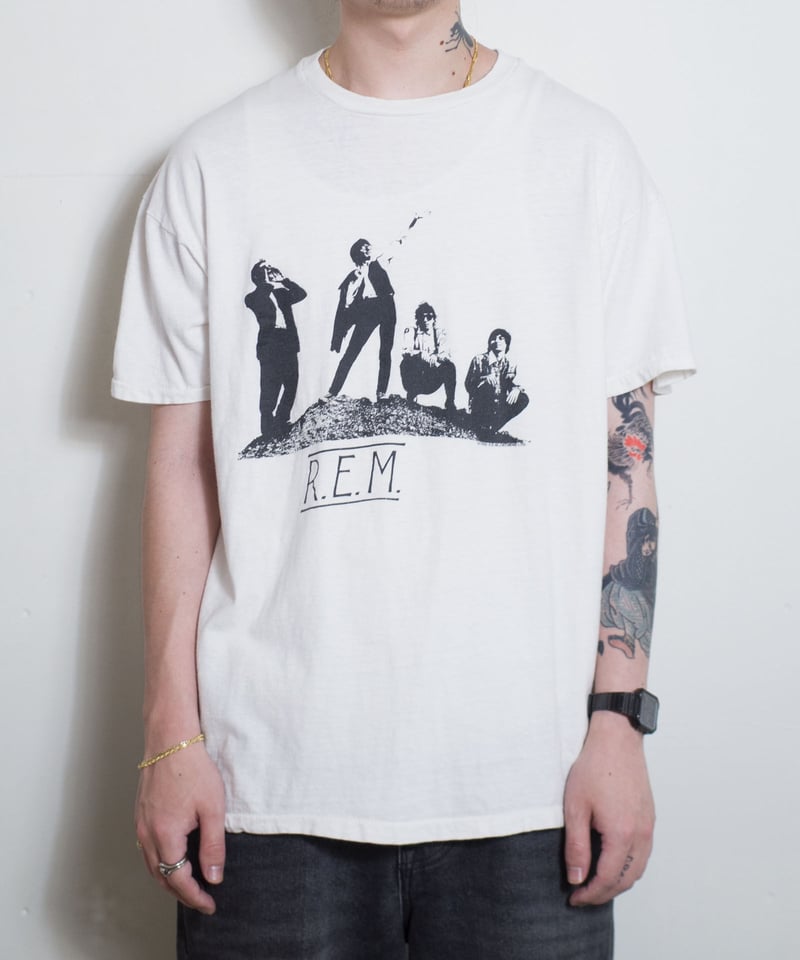 85 R.E.M 