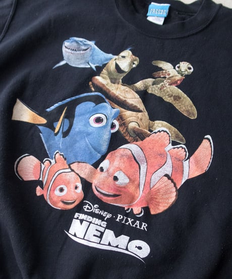 2000's Disney "Finding Nemo" Crewneck L