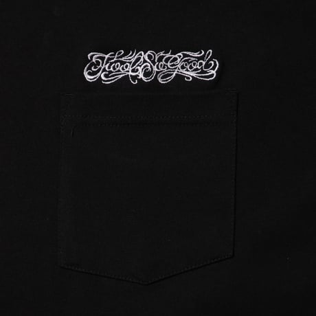 SCRIPT BIG POCKET TEE