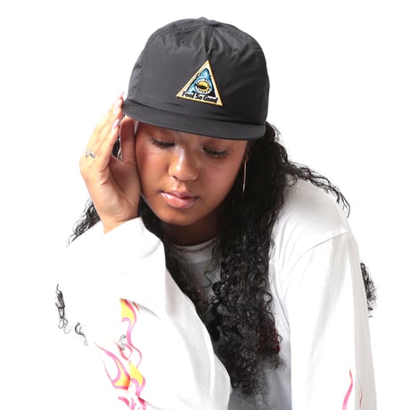 TRIANGLE SHARK WAPPEN NYLON FLAT CAP