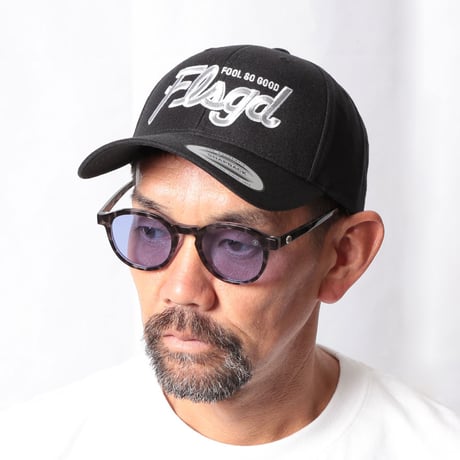 TWO TONE SCRIPT  MIDDLE CURVE CAP
