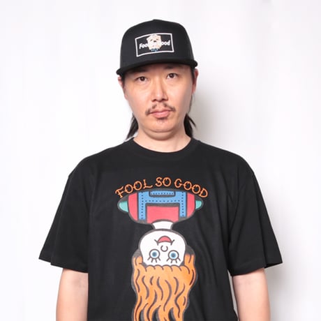 BULL WAPPEN FLAT MESH CAP