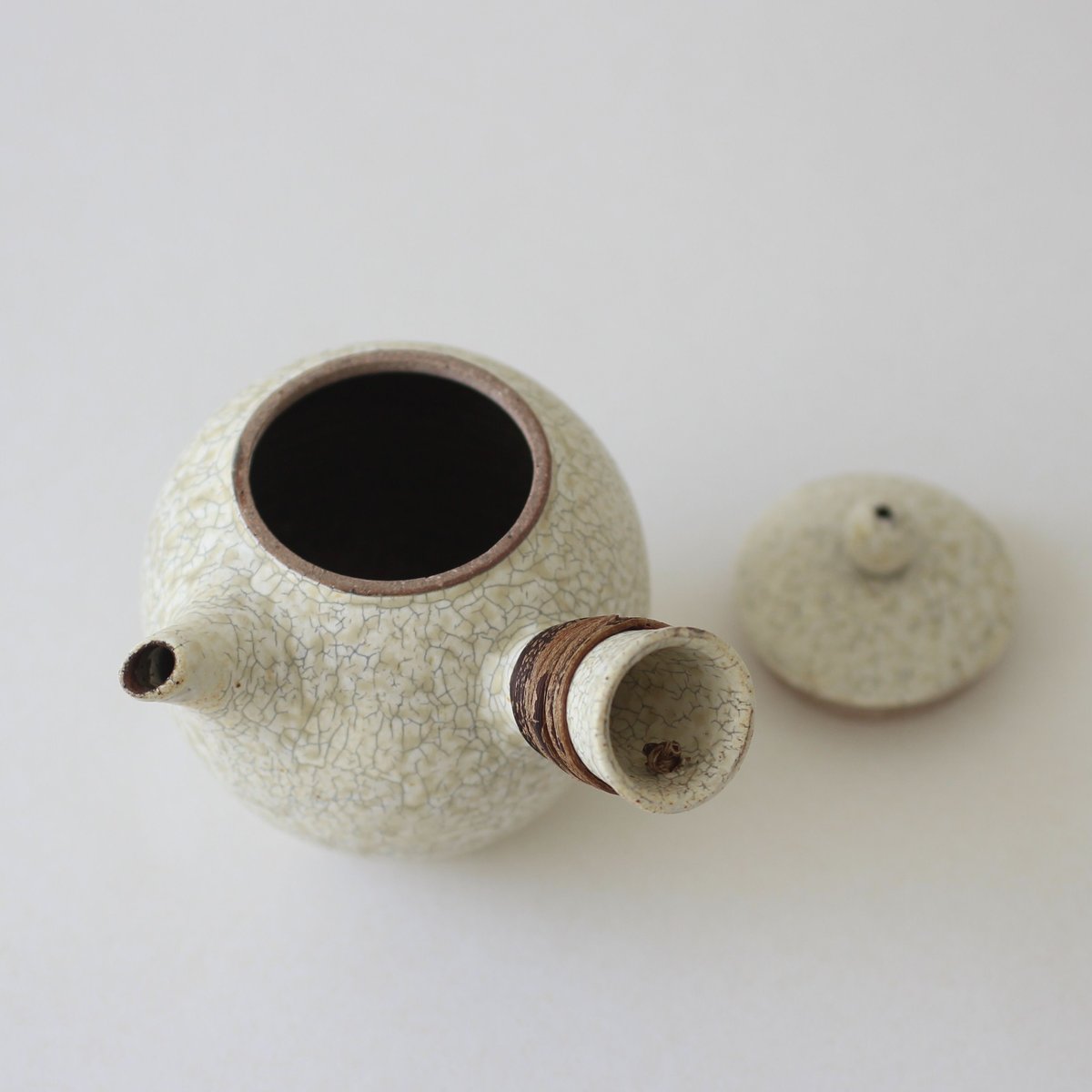 週末限定価格【美品】山崎さおり 貫入ポット fit=scale-down,w=1200