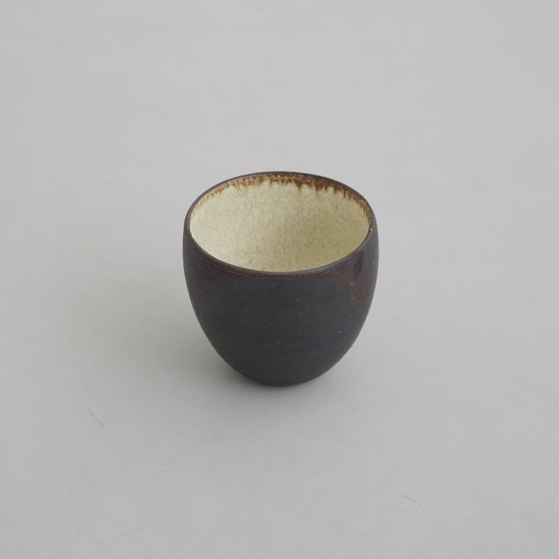 山崎さおり 黒釉丸湯呑み | 菓菓かはん