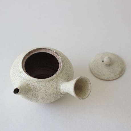 山崎さおり　粉引急須
