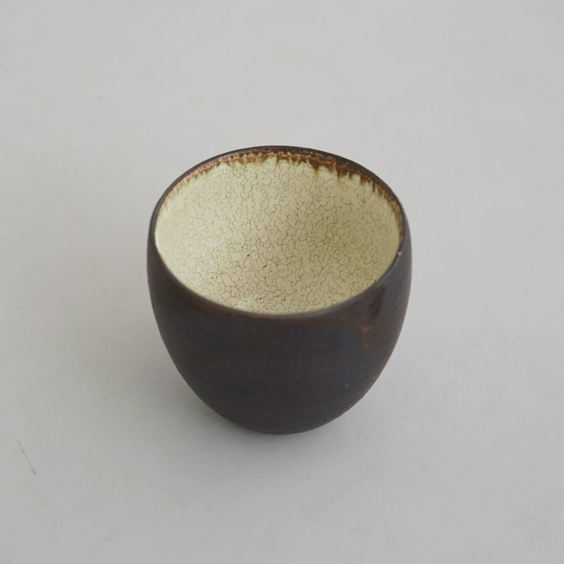山崎さおり 黒釉丸湯呑み | 菓菓かはん