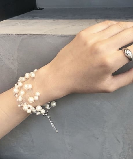 Lily pearl bracelet