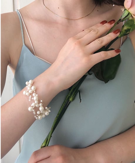 Lily pearl bracelet