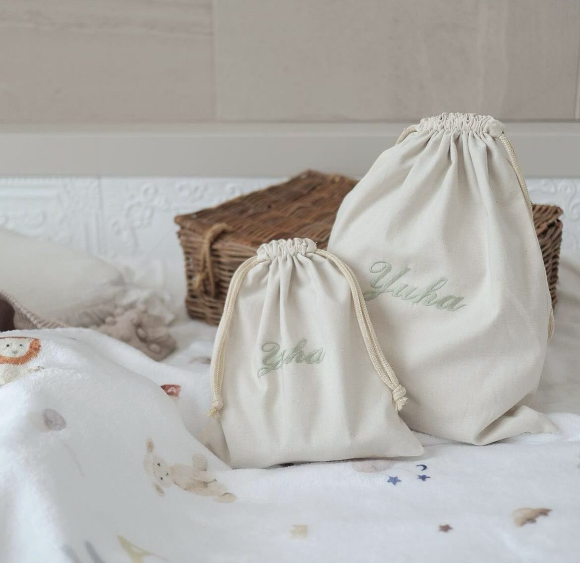 名入れ 刺繍 巾着 Mサイズ | MiLRY Couture