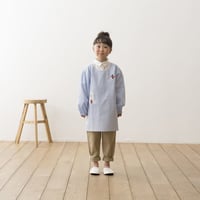 割烹着 ハグ 子供 / 小堤晶子