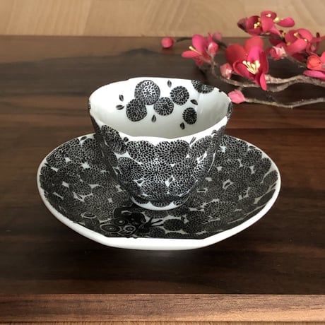 小花詰 壺型皿付盃 / 井上雅子